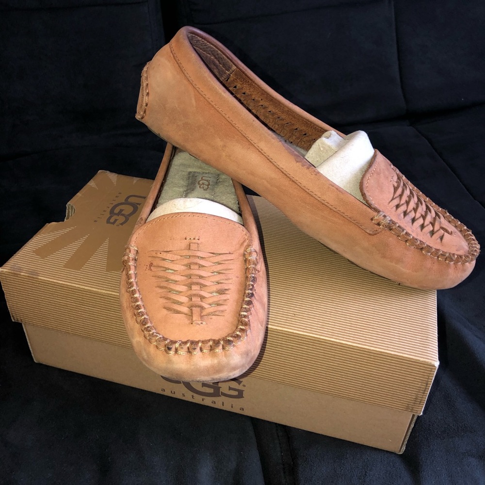 UGG “CLARY” Twin Sole Loafer